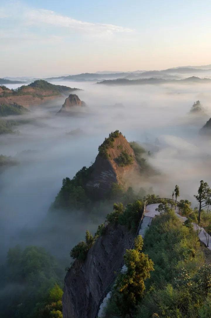 攀登高峰